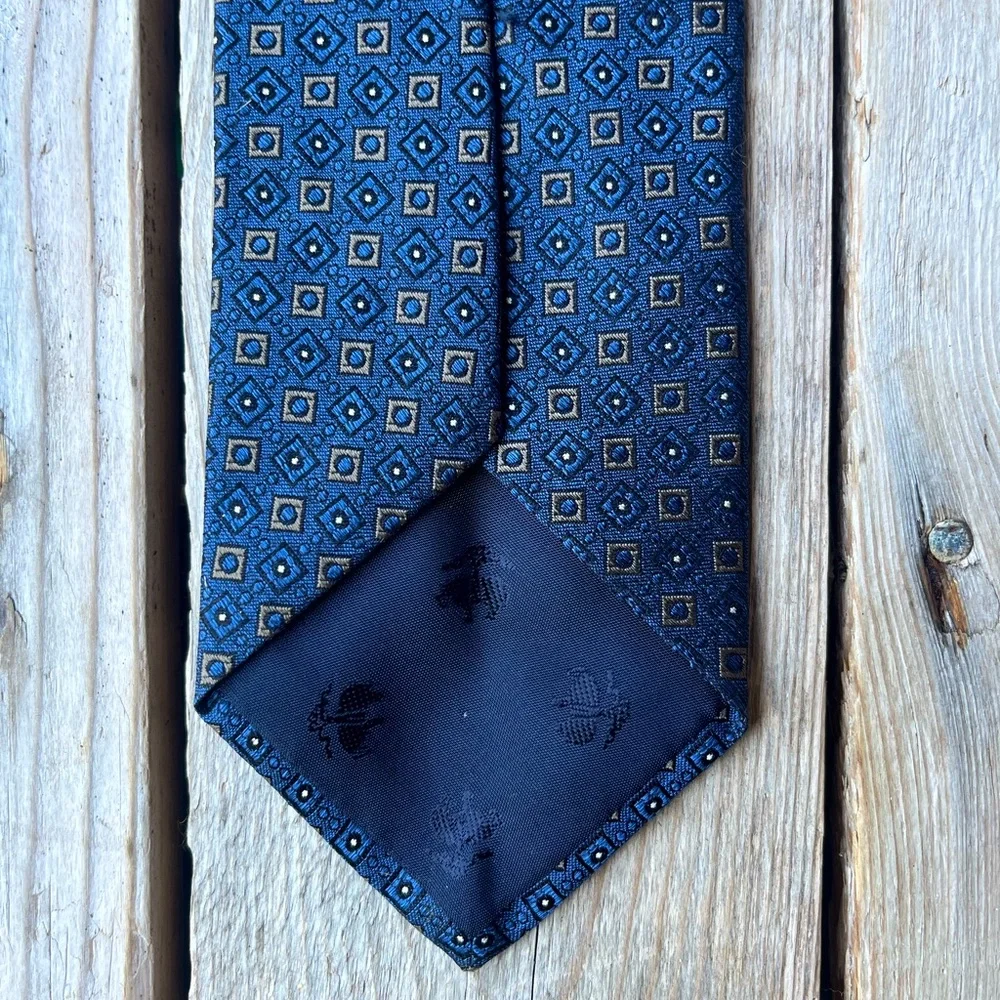 Brooks Brothers Navy & Gold Geometric Silk Tie – Made in USA w/ Italian Fabric - Picture 8 of 13